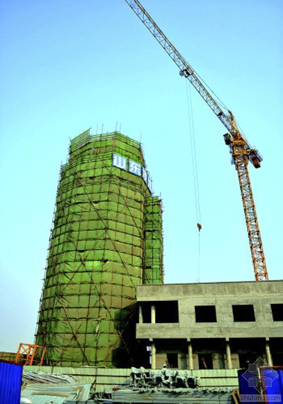 正在建设中的机场塔台