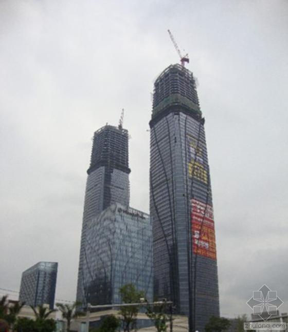 双塔大厦su资料下载-昆明第一高楼“双塔”钢结构工程顺利封顶提前4天完成