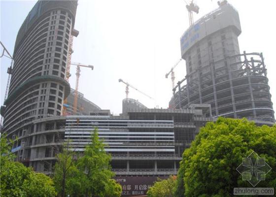 塔楼结构封顶资料下载-苏宁广场266米高塔楼年底封顶 五大塔楼圆满“会师”
