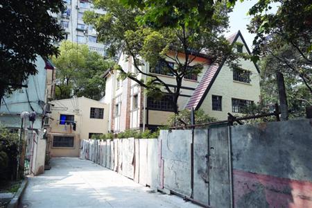 上海小建筑资料下载-上海历史保护建筑遭改建大变样 被人为“拔高”一层