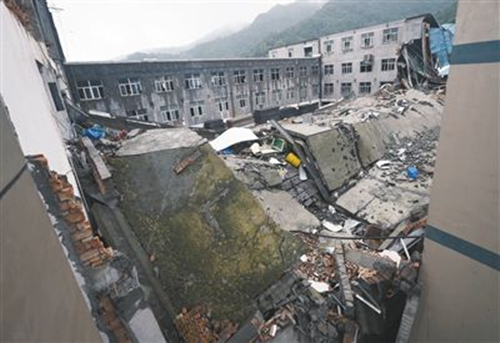 混泥土楼顶水塔资料下载-温岭鞋厂发生严重坍塌事故 疑似楼顶违建水池