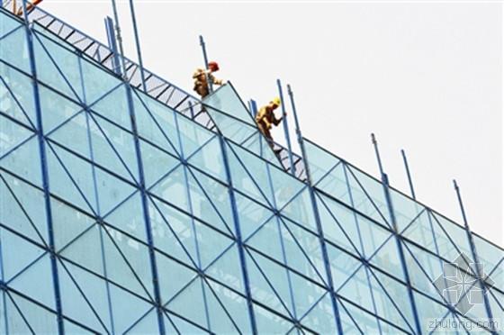 深圳市龙岗区创投大厦资料下载-他们用汗水筑起龙岗新地标--建筑工人