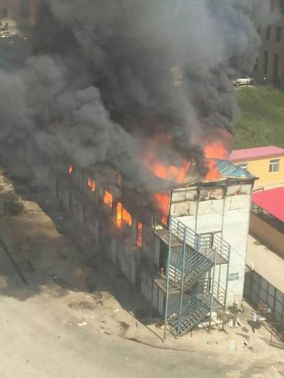 工棚平面图资料下载-呼和浩特一建筑工地工棚起火 被烧成铁架