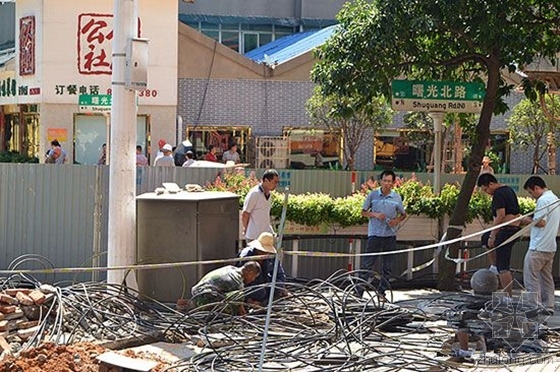 围挡钢架图纸资料下载-长沙闹市区现“天坑” 竟深4米