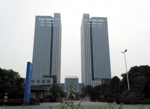 工程项目投资概算书资料下载-扬州最高建筑“智慧之门”亮相 总投资8亿元