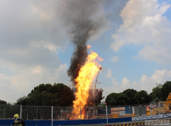 宁波管道图集资料下载-浙江一煤气管道因建筑施工被挖破爆燃起火