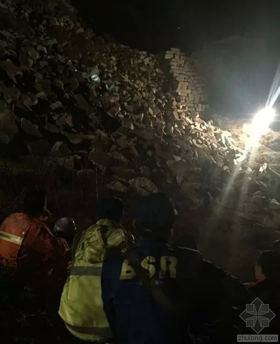 土方垮塌方案资料下载-重庆万州天城镇土方坍塌 有人员伤亡
