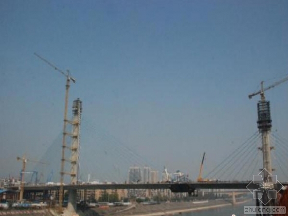 钢混箱梁支架资料下载-世界第二座钢混结合梁悬索桥“三江桥”主桥贯通