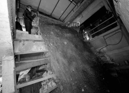 地下车库室内土方回填资料下载-北京违建地下车库已开始回填 耗资或达百万元