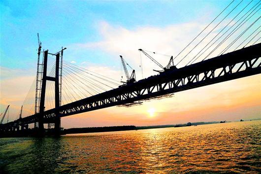 钢桥安装问题资料下载-国内首条跨江重载铁路合龙 钢桥工程该如何BIM?