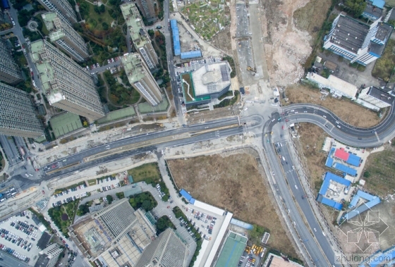 大丽高速公路资料下载-杭州钉子户阻断直通高架道路 形成“最牛C字路”