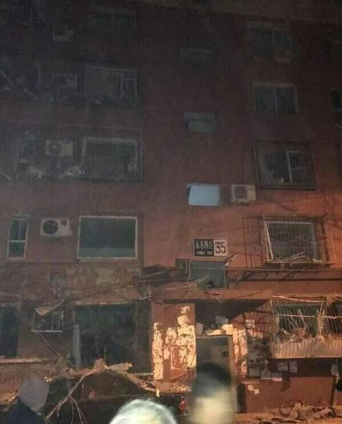 二层楼房结构资料下载-北京石景山小区发生爆炸 5层楼房全部坍塌