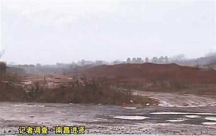新校区征地资料下载-江西千亩土地被征7年闲置 村民无田捡垃圾为生