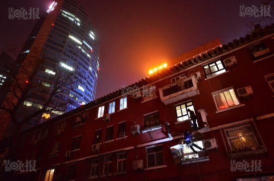 阳台维修设计资料下载-北京又一小区阳台整体垮塌