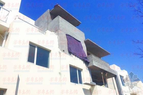 [分享]即墨温泉天泰圣罗尼克小区别墅盖起"楼上楼"