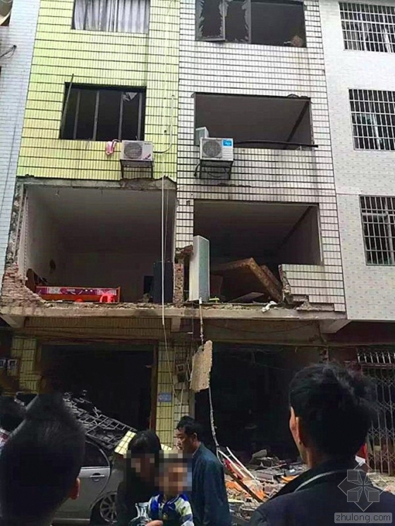 内开内倒窗户资料下载-柳江民房发生煤气爆炸墙体飞了出去 三人受伤
