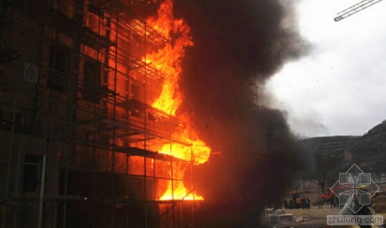 甘肃天水景观资料下载-甘肃一在建工地引发火灾 现场硝烟弥漫火光冲天