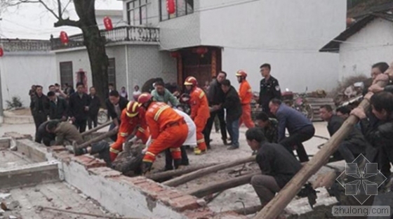 安徽省房屋建筑资料下载-安徽安庆房屋倒塌 一男子被救出身亡
