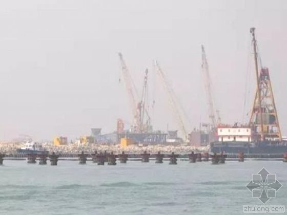 初级测量员资料下载-港珠澳大桥人工岛工人丧命 近4年间第九宗夺命事故