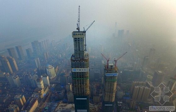 长沙新世界金融中心资料下载-高452米湖南“第一高楼”九龙仓金融中心主塔楼封顶