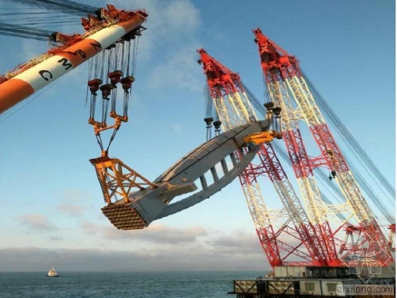 港珠澳大桥钢塔吊装资料下载-3000吨！港珠澳大桥世界首创大型钢塔整体吊装