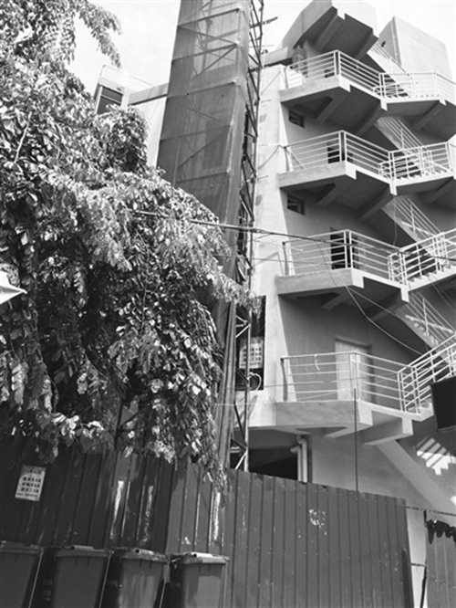 学校建筑方案报建资料下载-海口一楼房报建4层却加建到5层 城管：已责令停工