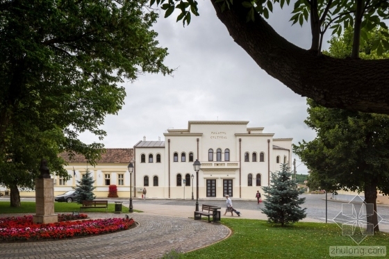 红砖的新生——罗马尼亚文化宫改造