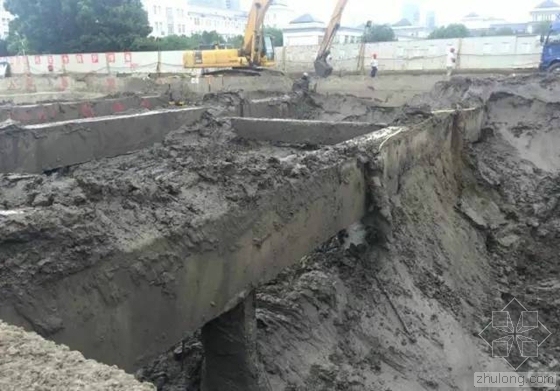 杭州商务中心基坑资料下载-杭州地铁发生基坑土体突涌 致4人死亡