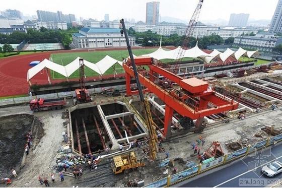 特警训练基地监理大纲资料下载-杭州地铁4号线在建工地发生土体突涌 被困8人中4人遇难