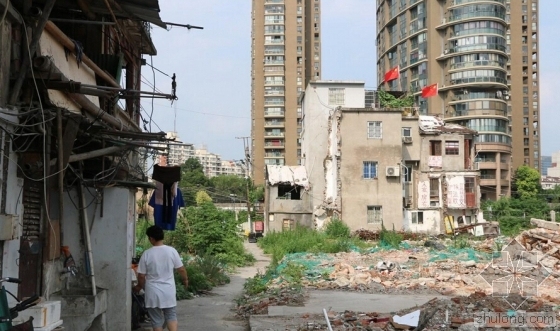 上海钉子户:33平米上盖5层 索1亿拆迁费-上海闹市区“最牛”钉子户