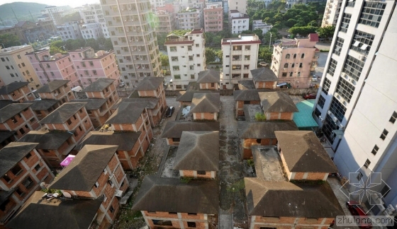 城中别墅装修资料下载-深圳闹市80余栋别墅烂尾20余年 无人居住