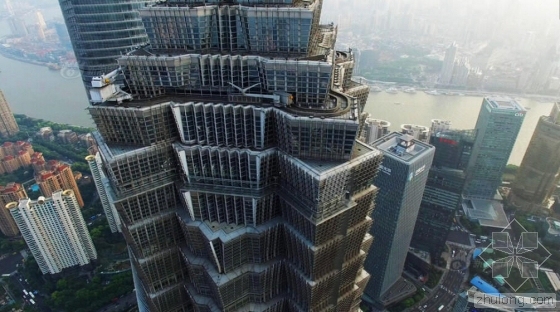 金茂大厦模型下载资料下载-上海金茂大厦88层“云中步道”啥感觉?请看航拍