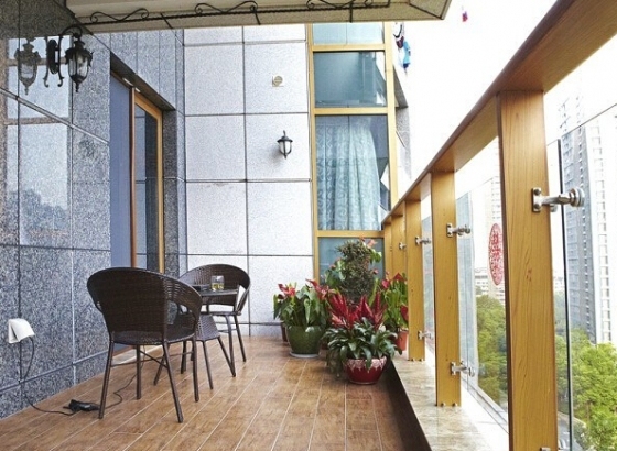 金属窗安装技术规范资料下载-露天阳台的装修设计技巧