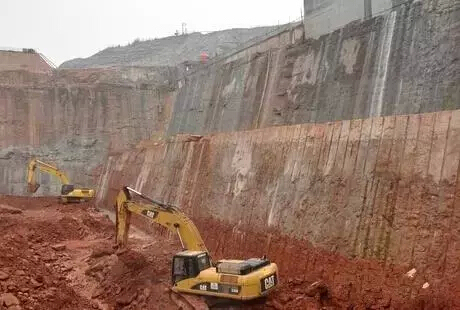 基坑降水一级技术交底资料下载-一栋33层住宅从基坑开挖到竣工的整个流程  必须收藏！