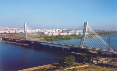 270米滨湖国际双塔资料下载-世界上第一座折线双塔斜拉桥