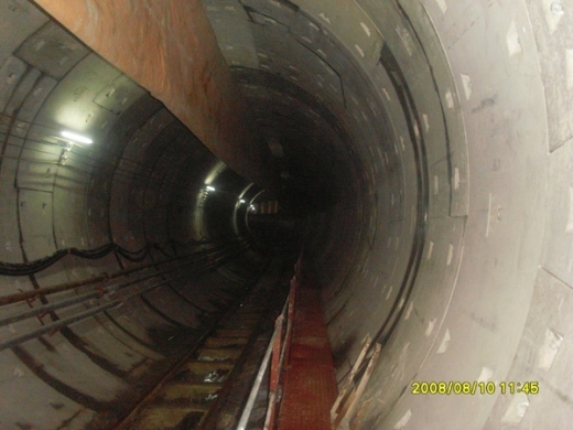 伸缩缝处模板施工资料下载-地铁隧道伸缩缝、施工缝处渗漏水堵漏处理