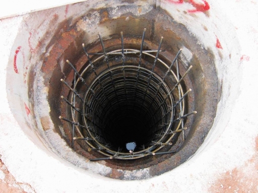 钢筋全过程资料下载-人工挖孔桩井中扎钢筋笼全过程