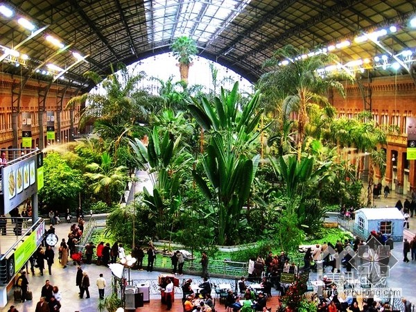 西班牙风格植物资料下载-西班牙：阿托查植物园火车站