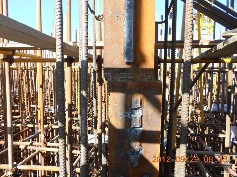 型钢柱钢筋绑扎资料下载-请问型钢柱偏成这样常见吗？这么焊接合理吗？