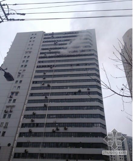 居民楼道设计资料下载-高层失火 如何自救——上海陆家浜路一高层建筑今晨起火