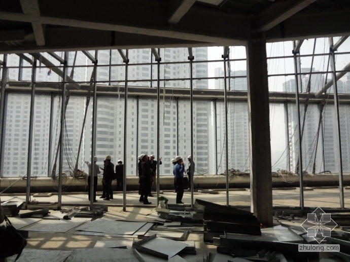 超高层施工现场相片资料下载-[工程实录]世界第二高楼上海塔施工现场