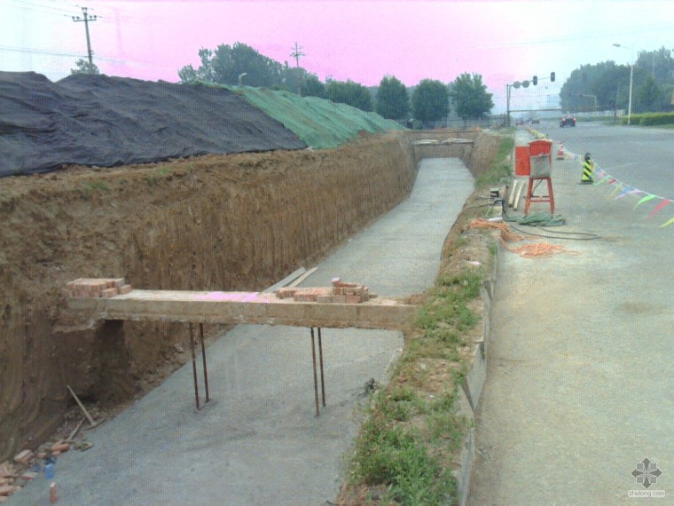 管线顶管施工资料下载-北京某工地雨水排水管线顶管施工现场图片