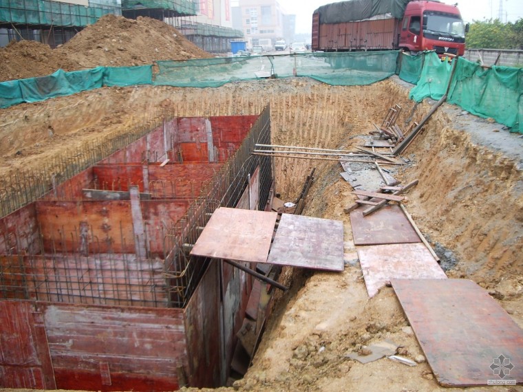 5m基坑开挖支护方案资料下载-化粪池基坑开挖深度超过5m，请问是否需支护设计和需论证化粪池施工方案？