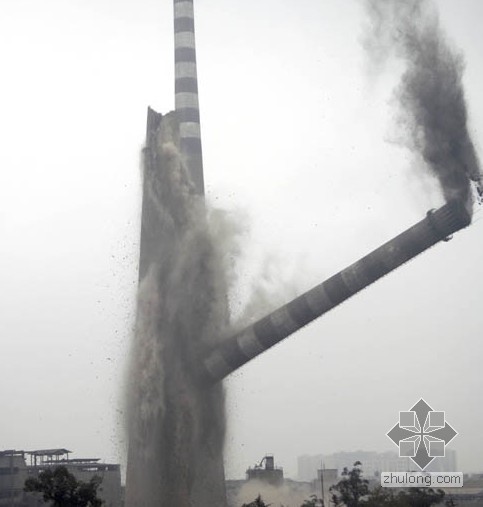 50米钢筋混凝土烟囱资料下载-江苏“最高一爆”成功爆破210米钢筋混凝土烟囱