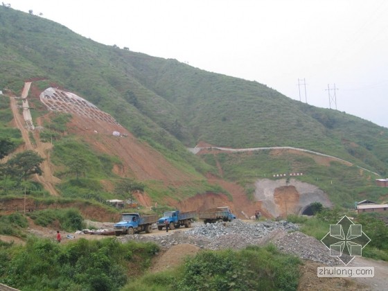 隧道洞口边仰坡加固防护照片2.jpg