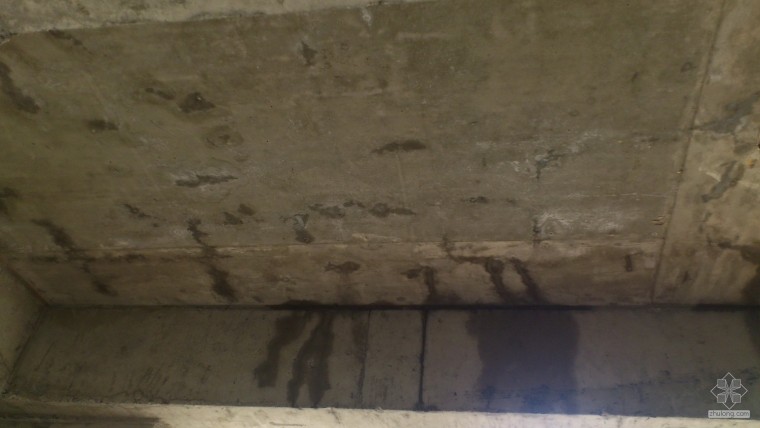 楼板裂缝注浆资料下载-新建楼板渗漏，请专家评估