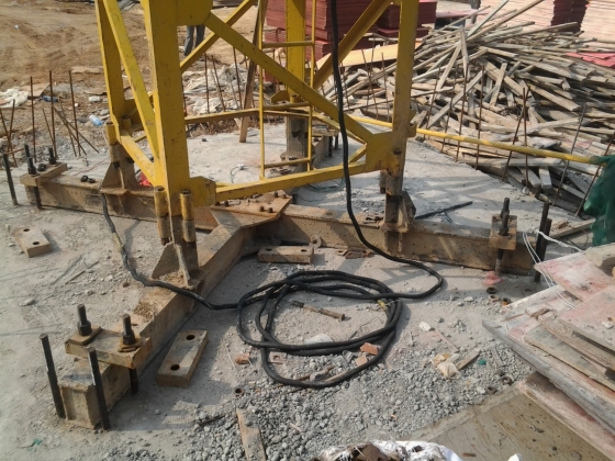 塔吊基础预埋螺栓偏位后的处理方案,由谁来认可?