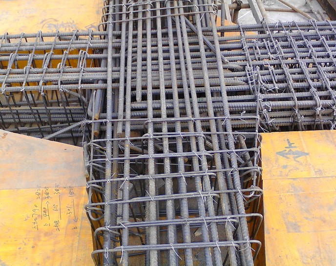 逆作法的首层框架梁安装现场请大家点评