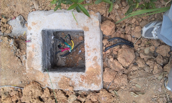 路灯接线井内,怎样接线才能使路灯正常发亮?