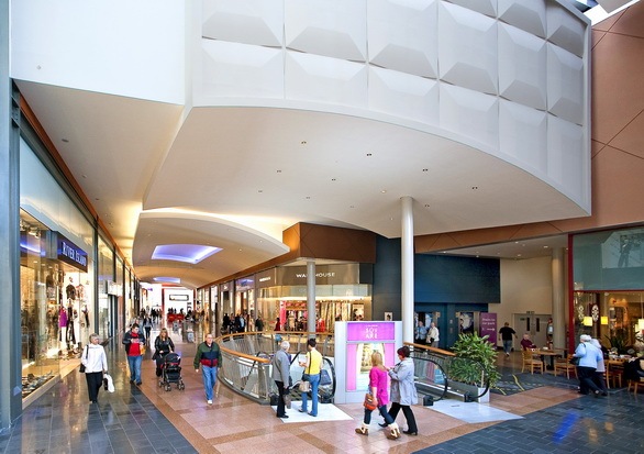 购物中心开业方案资料下载-赫斯科设计的沃林顿金色广场购物中心